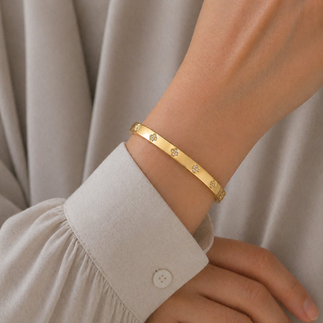 Clover Flower luxury Bangle