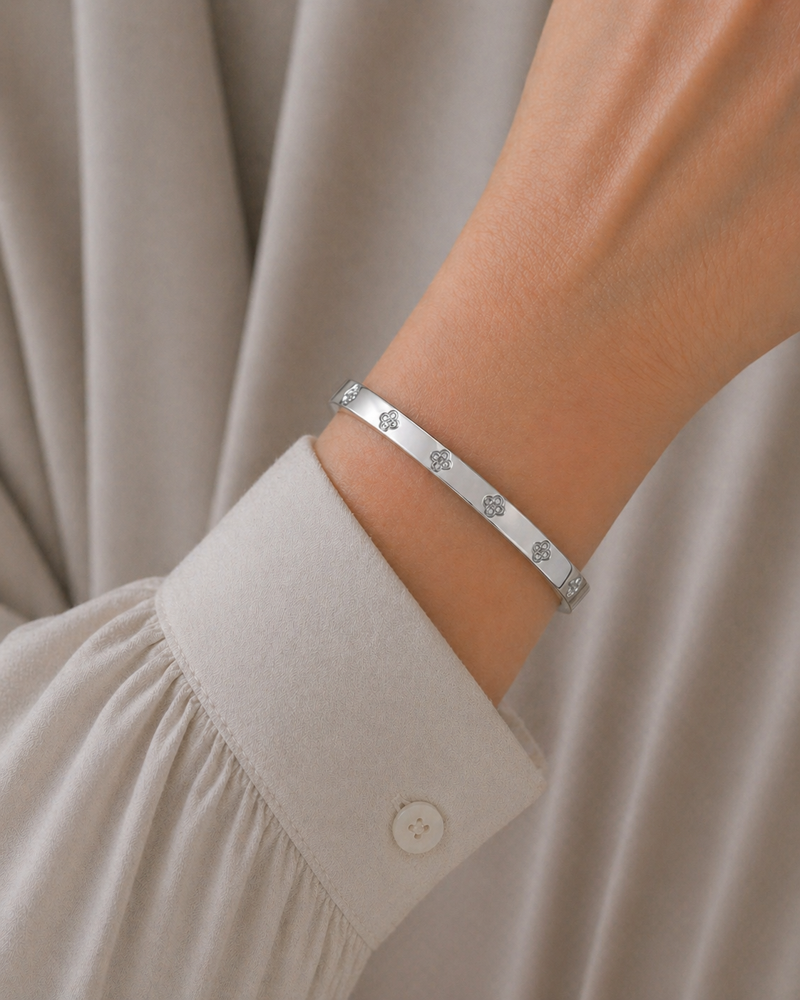 Clover Flower luxury Bangle